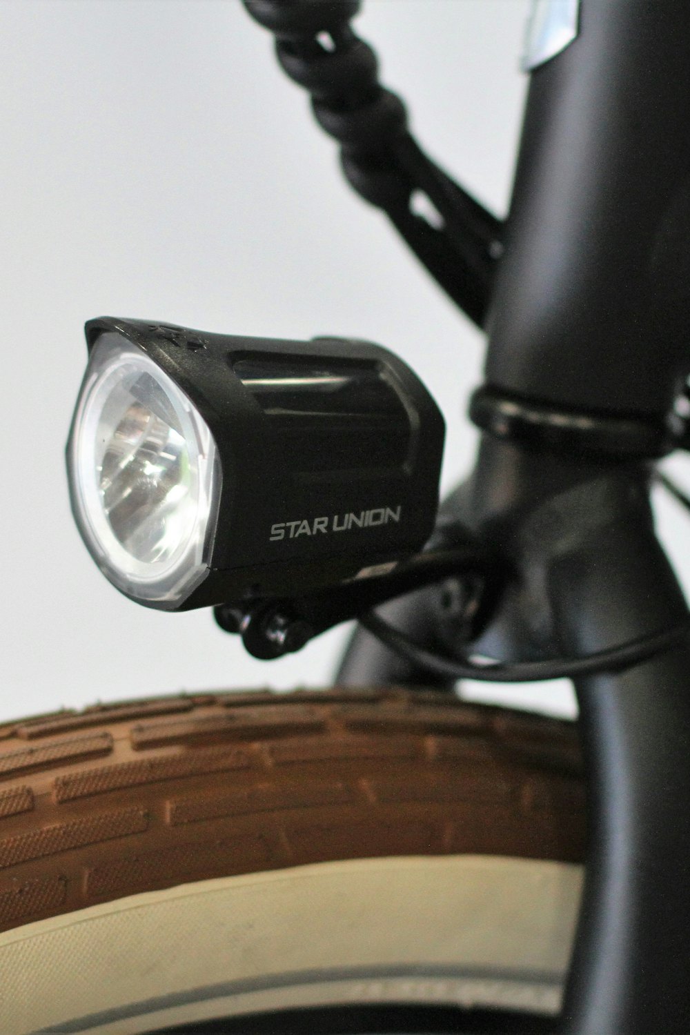 Luz delantera Serfas 600 lúmenes recargable